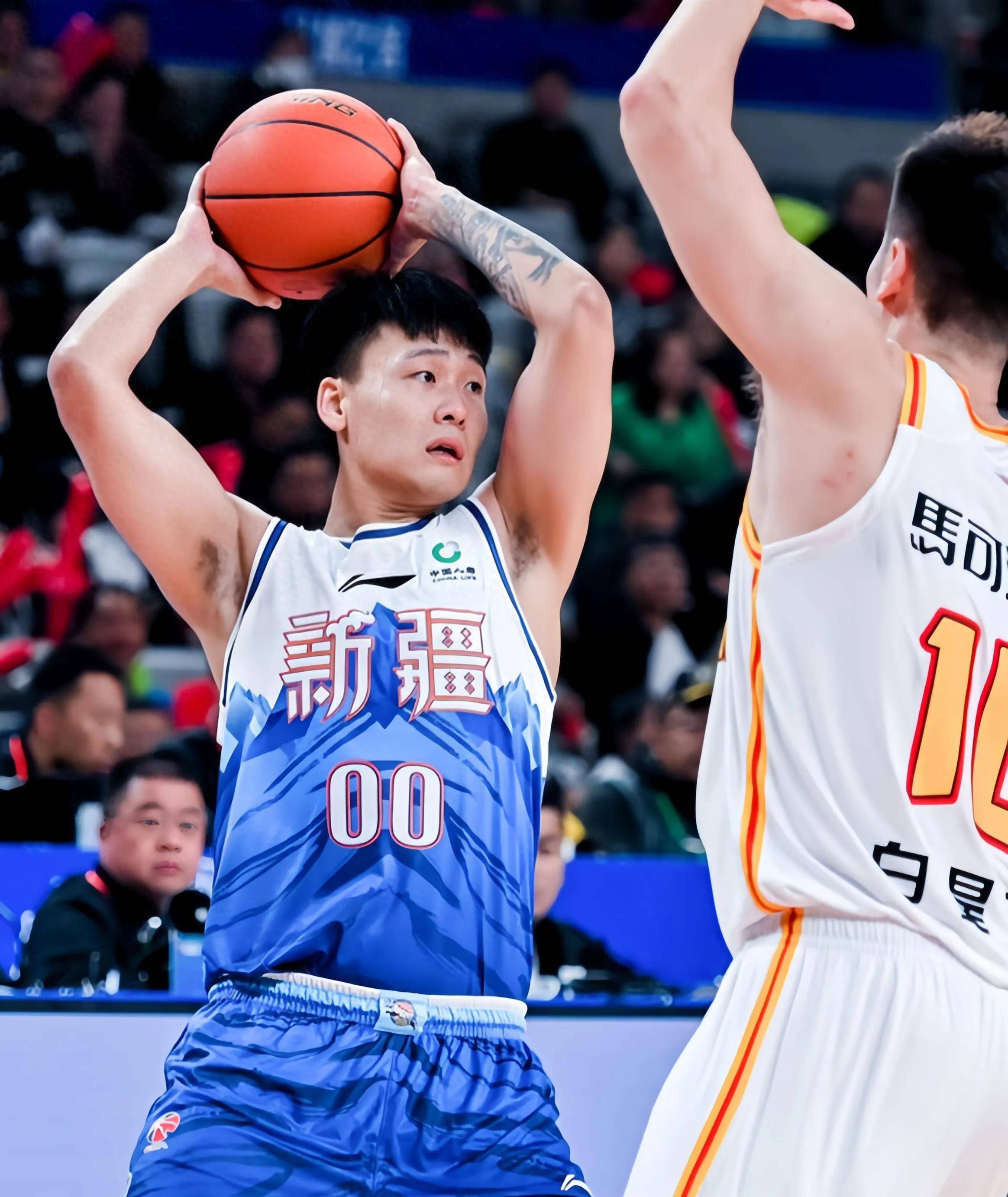 新疆队在场上斗志昂扬,一举击败对手的简单介绍 新疆队在场上斗志昂扬,一举击败对手的简单介绍