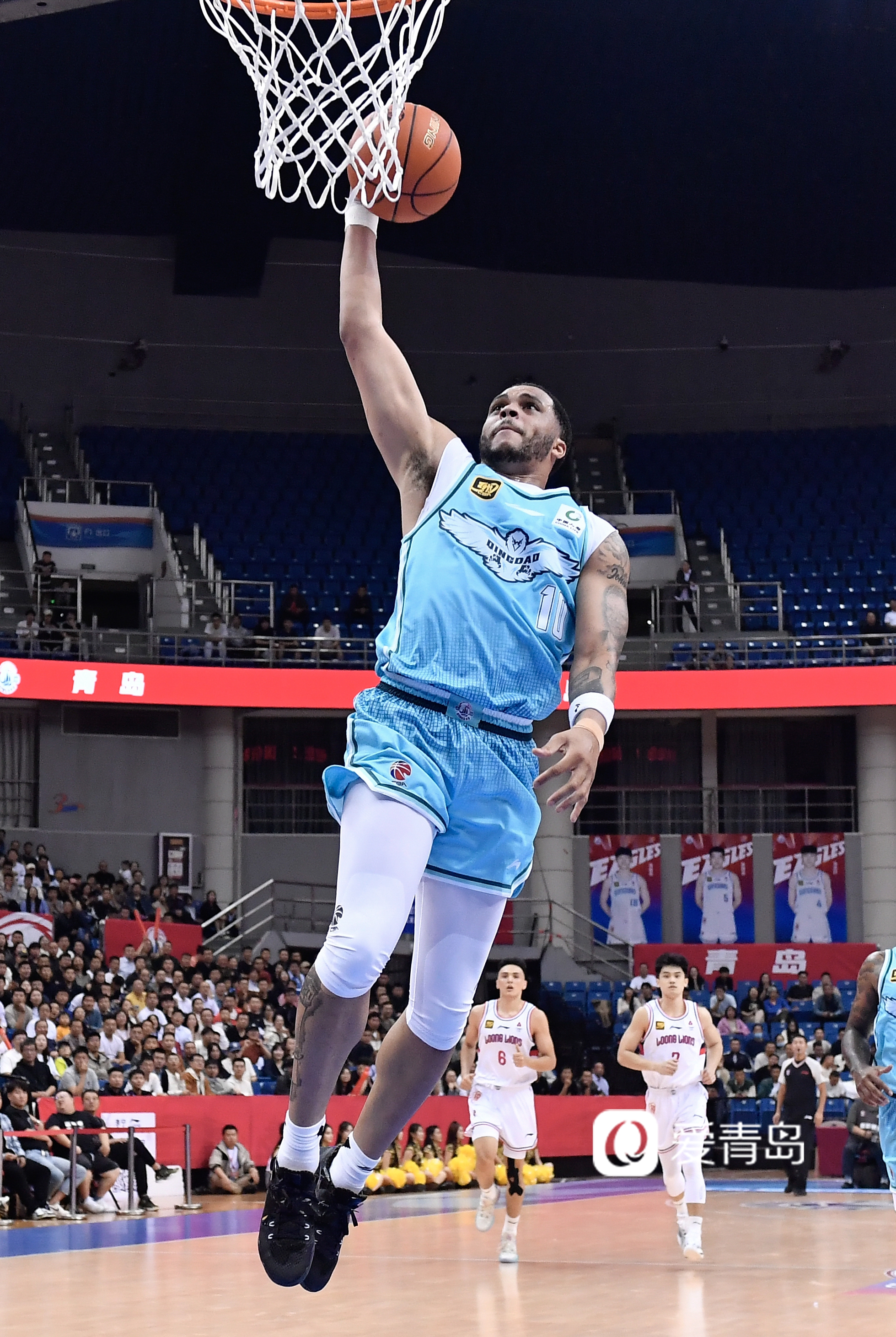 青岛男篮挣扎求胜,全力保级 青岛男篮挣扎求胜,全力保级