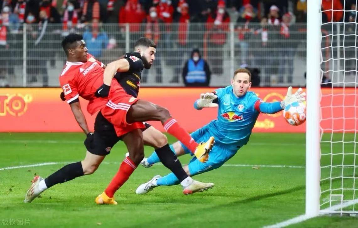 包含弗赖堡队主场取胜,继续向前迈进的词条 包含弗赖堡队主场取胜,继续向前迈进的词条