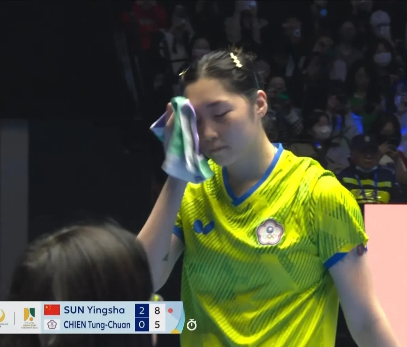 紧张气氛下双方拼劲十足,全场焦点的简单介绍 紧张气氛下双方拼劲十足,全场焦点的简单介绍