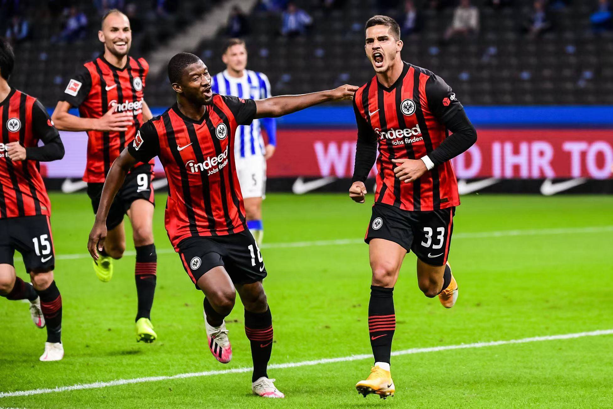 多特蒙德客场大胜,球员士气高涨 多特蒙德客场大胜,球员士气高涨