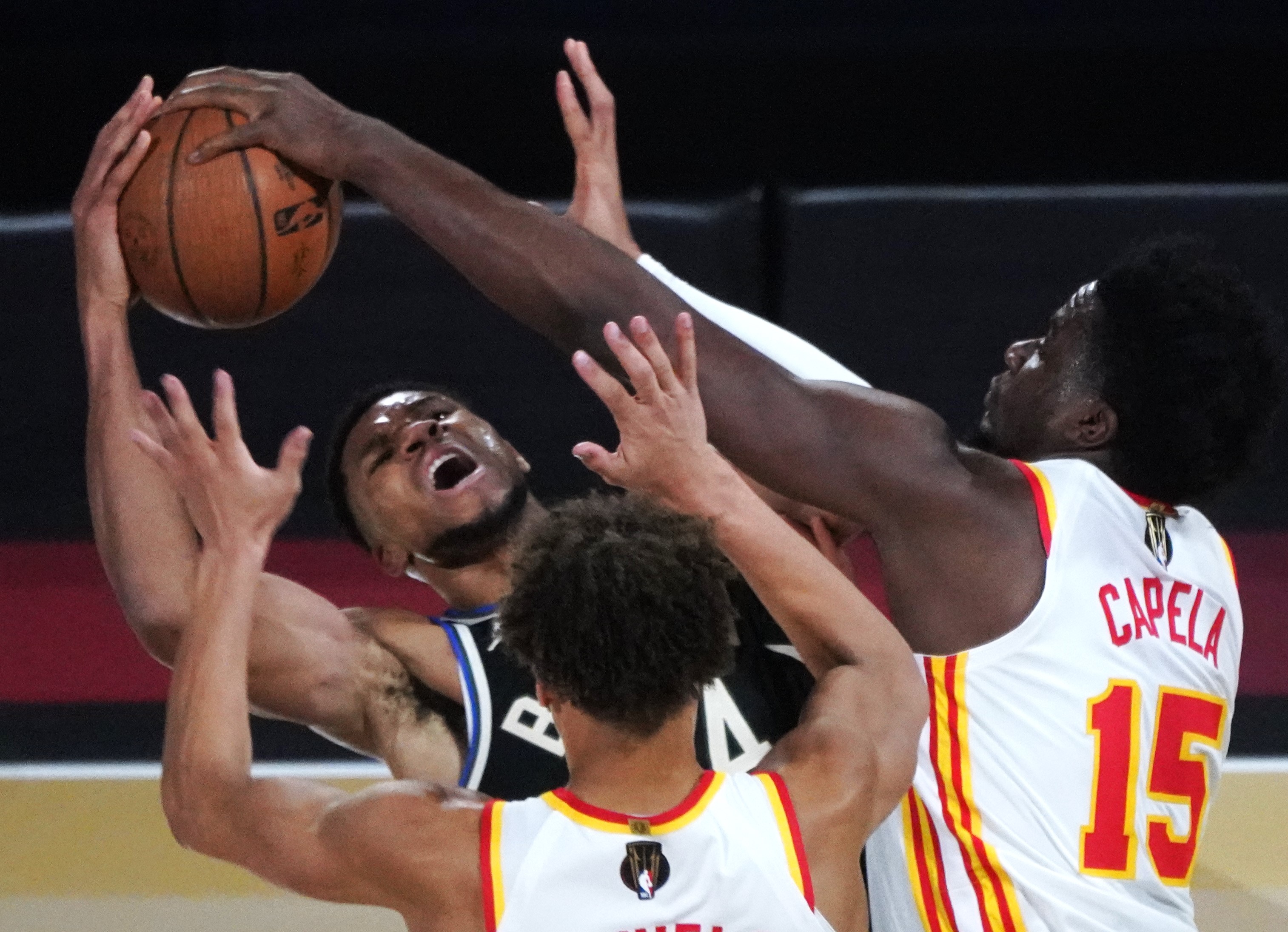 雄鹿击败雄鹿取胜晋级 雄鹿击败雄鹿取胜晋级