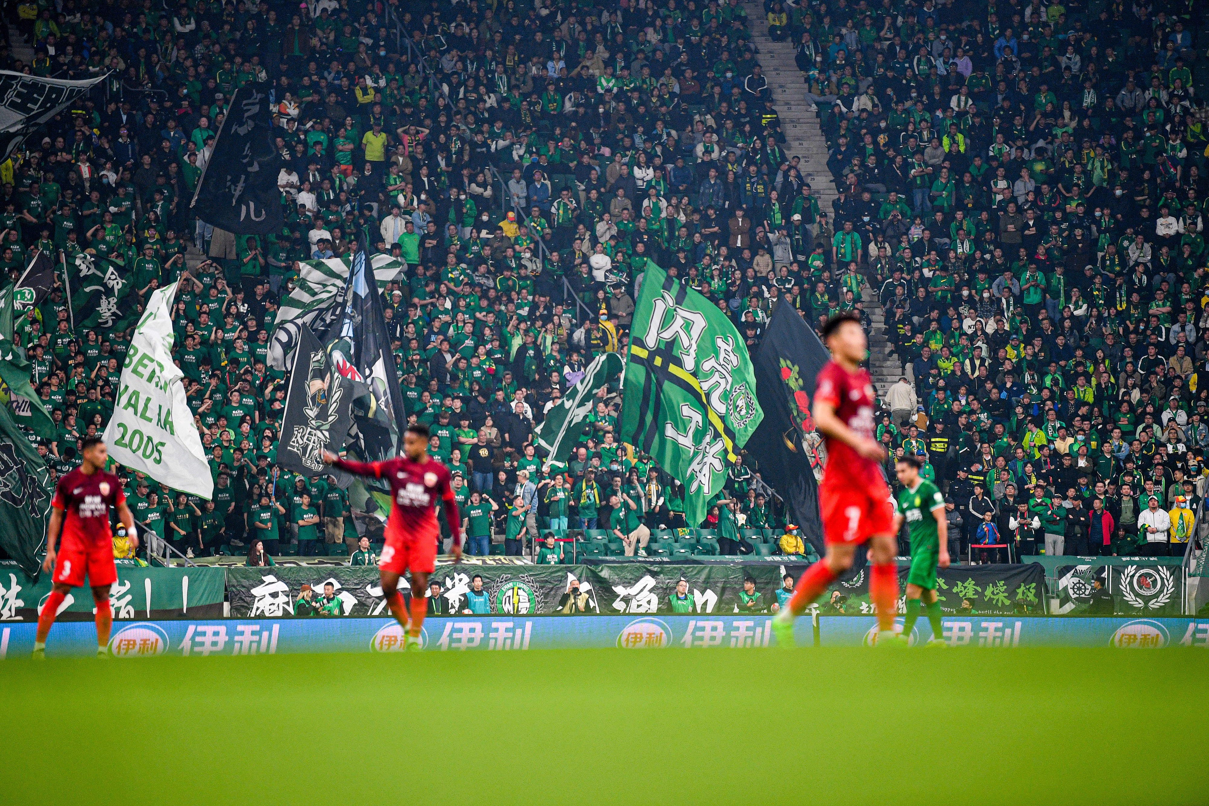 一场激烈的比赛掀起球迷狂热 一场激烈的比赛掀起球迷狂热