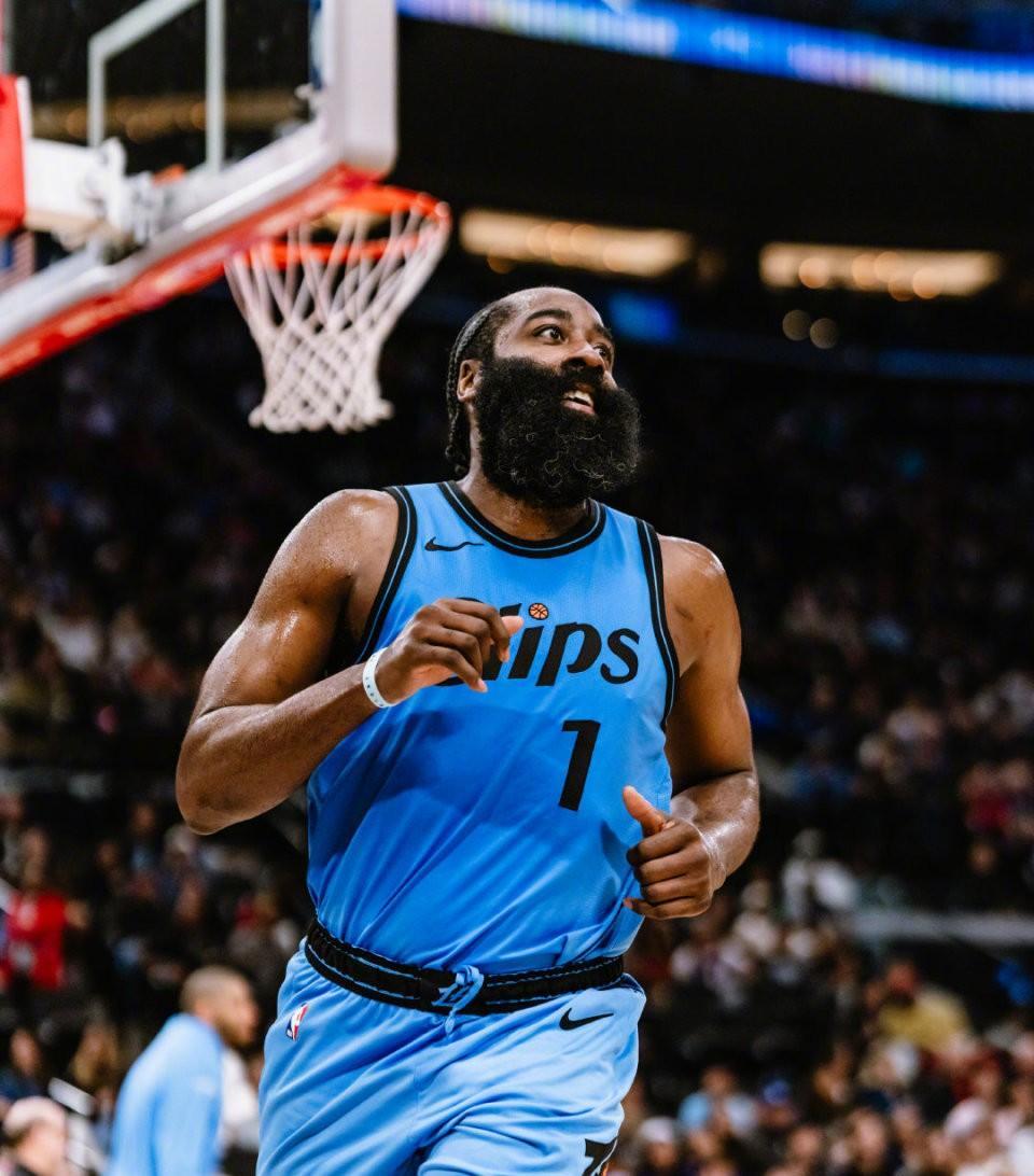 包含快船队获重大利好，乔治接受手术顺利康复的词条