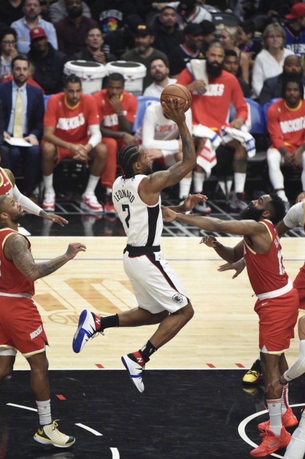 关于里昂主场惊险逆转,稳固榜首位置的信息 关于里昂主场惊险逆转,稳固榜首位置的信息